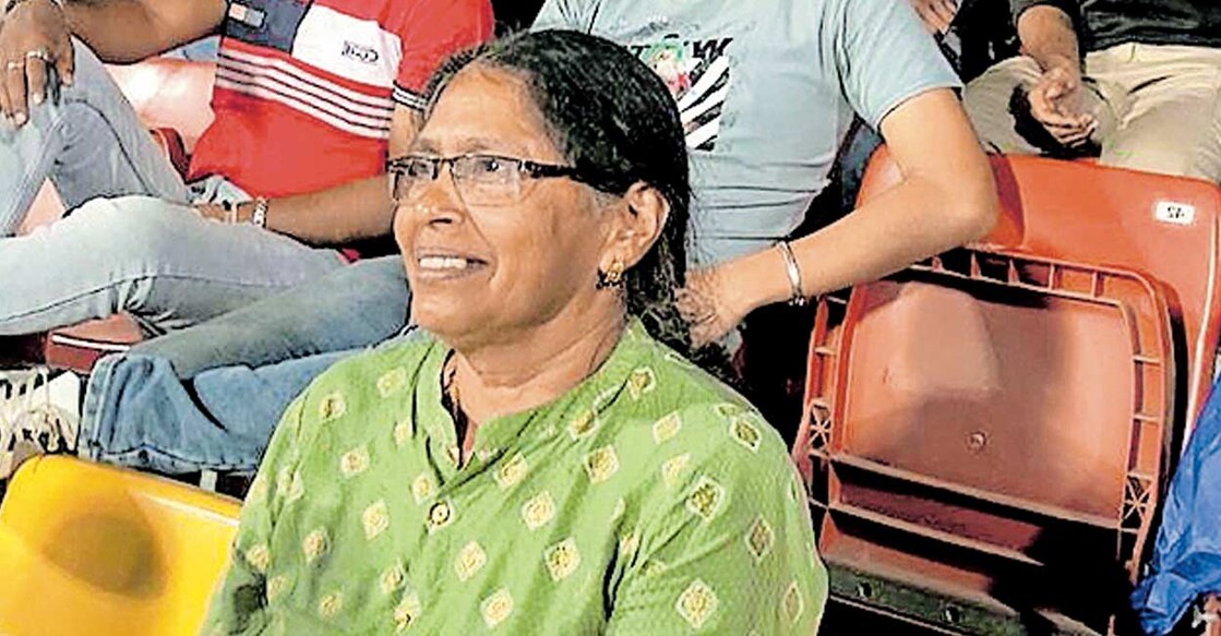 elsamma-cricket-trainer എൽസമ്മ ബെംഗളൂരു ചിന്നസ്വാമി സ്റ്റേഡിയത്തിൽ
