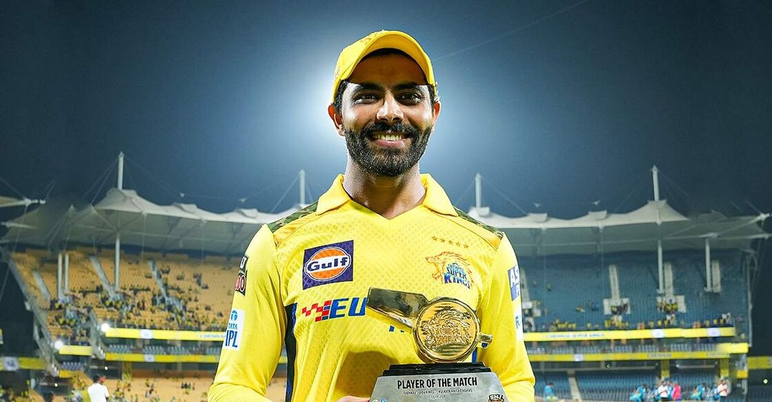 ravindra-jadeja-christened-the-cricket-thalapathy-of-chennai-super-kings പ്ലെയർ ഓഫ് ദ് മാച്ച് പുരസ്കാരവുമായി രവീന്ദ്ര ജഡേജ (Photo: X/ @ChennaiIPL)
