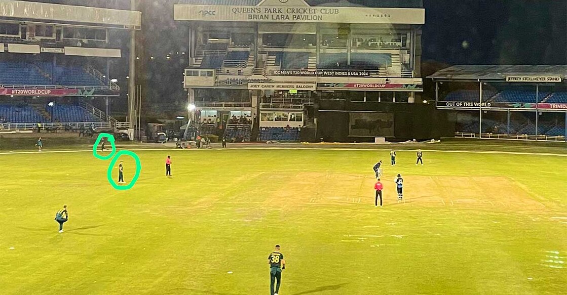 australian-cricket-team-vs-namibia നമീബിയയ്ക്കെതിരായ മത്സരത്തിൽ ഫീൽഡ് ചെയ്യുന്ന ചീഫ് സിലക്ടർ ജോർജ് ബെയ്ലിയും ഫീൽഡിങ് പരിശീലകൻ ആൻന്ദ്രെ ബോറോവെക്കും (എക്സിൽ നിന്നുള്ള ദൃശ്യം)