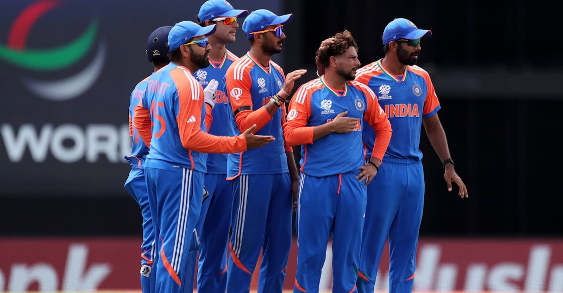 indian-cricket-team ഇന്ത്യൻ ക്രിക്കറ്റ് താരങ്ങൾ ബംഗ്ലദേശിനെതിരായ മത്സരത്തിനിടെ. Photo: FB@IndianCricketTeam