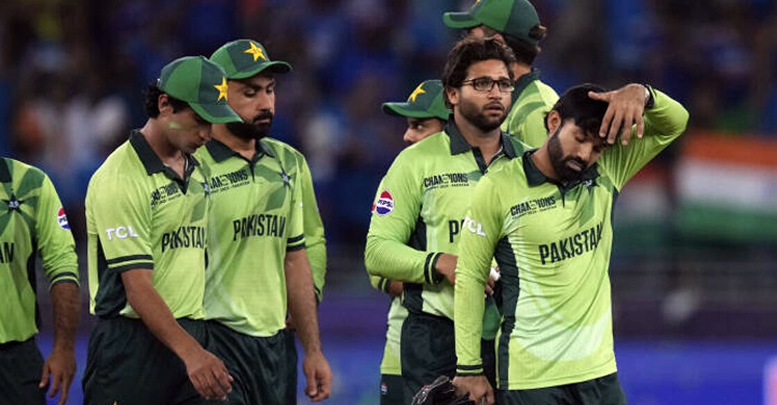 പാക്കിസ്ഥാൻ താരങ്ങൾ മത്സരത്തിനിടെ. Photo: X@PCB