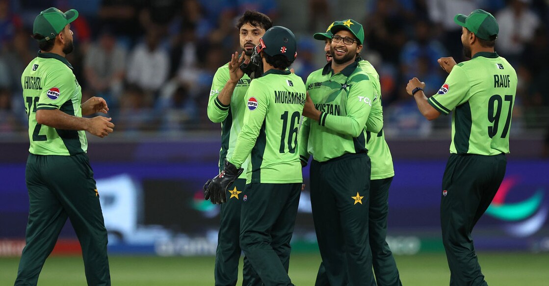 pakistan പാക്കിസ്ഥാൻ താരങ്ങൾ ചാംപ്യൻസ് ട്രോഫി മത്സരത്തിനിടെ. Photo: X@PCB