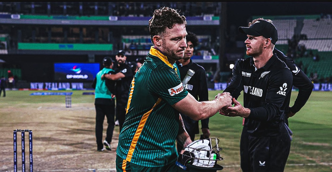 david-miller-new-zealand ഡേവിഡ് മില്ലർ മത്സരശേഷം ന്യൂസീലൻഡ് താരങ്ങൾക്ക് ഹസ്തദാനം നൽകുന്നു (എക്സിൽ നിന്നുള്ള ചിത്രം)