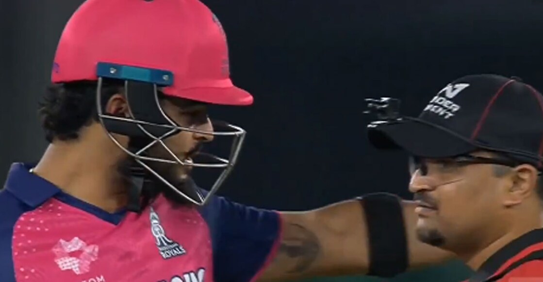 റിയാൻ പരാഗ് അംപയറോടു തർക്കിക്കുന്നു. Photo: X@IPL