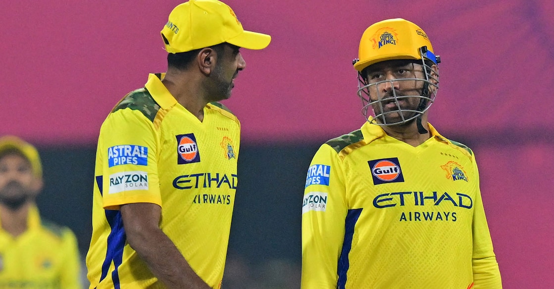 CRICKET-IND-IPL-T20-RAJASTHAN-CHENNAI അശ്വിനും ധോണിയും. Photo: BIJU BORO/AFP