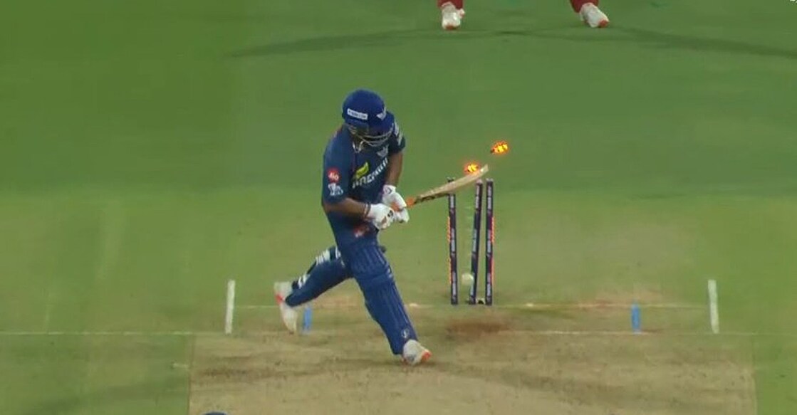 rishabh-pant-wicket ഡൽഹി ക്യാപിറ്റൽസ് താരം മുകേഷ് കുമാറിന്റെ പന്തിൽ ക്ലീൻ ബൗൾഡാകുന്ന ഋഷഭ് പന്ത് (വിഡിയോ ദൃശ്യം)