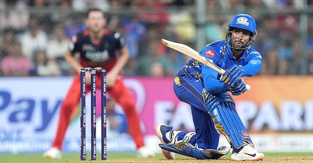 ലക്നൗവിനെതിരെ നിർബന്ധിച്ച് ‘ഔട്ടാ’ക്കിയവർക്കു മുന്നിൽ തകർത്തടിച്ച് മറുപടിയുമായി തിലക്; ‘കുറ്റം ഏറ്റെടുത്ത്’ ജയവർധനെ– വിഡിയോ