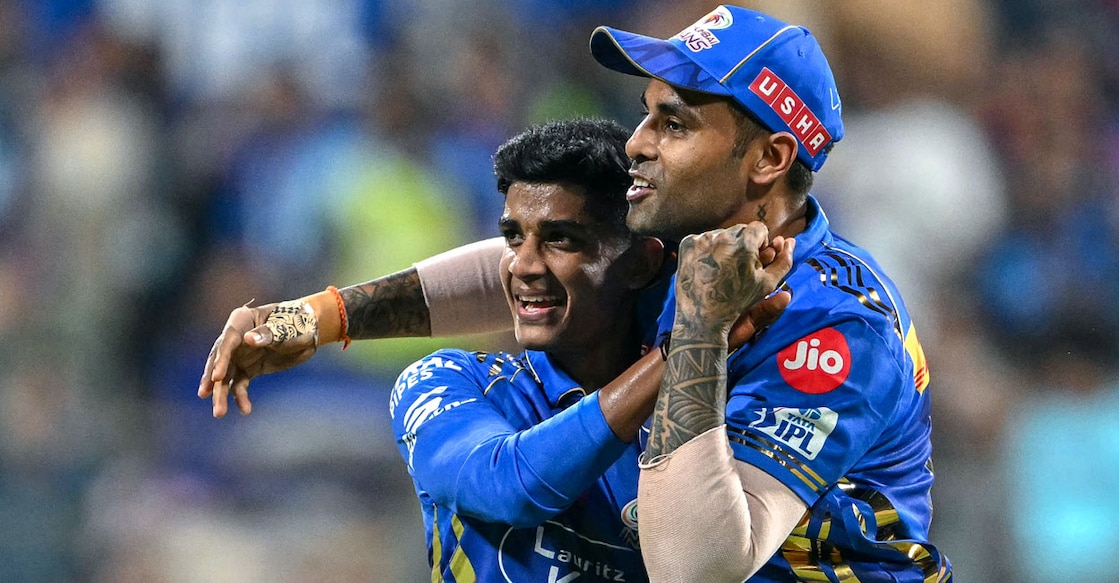CRICKET-IND-IPL-T20-MUMBAI-BENGALURU വിഘ്നേഷ് പുത്തൂരും സൂര്യകുമാർ യാദവും. Photo: PunitParanjpe/AFP