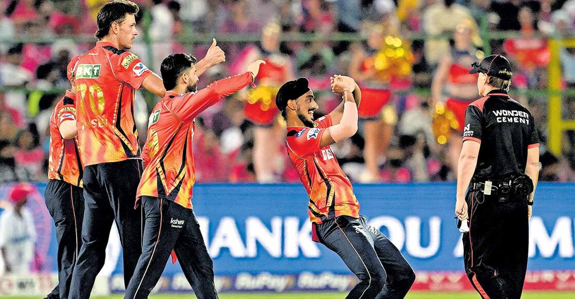 TOPSHOT-CRICKET-IND-IPL-T20-RAJASTHAN-PUNJAB
രാജസ്ഥാൻ ബാറ്റർ ധ്രുവ് ജുറെൽ (ചിത്രത്തിലില്ല) പുറത്തായപ്പോൾ പഞ്ചാബ് താരങ്ങളുടെ ആഹ്ലാദം