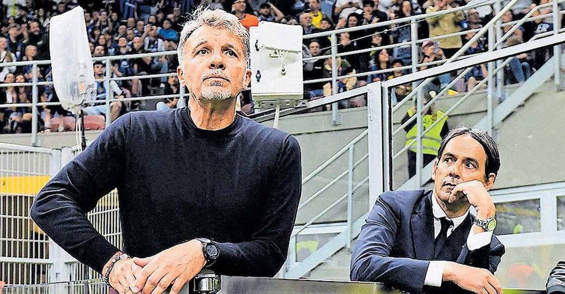 
ചുവപ്പുകാർഡ് കിട്ടിയതിനെത്തുടർന്നു മൈതാനത്തുനിന്നു പുറത്താക്കപ്പെട്ട സിമോൺ ഇൻസാഗിയും (വലത്ത്) മാർകോ ബറോണിയും സ്റ്റാൻഡ്സിൽനിന്നു മത്സരം കാണുന്നു