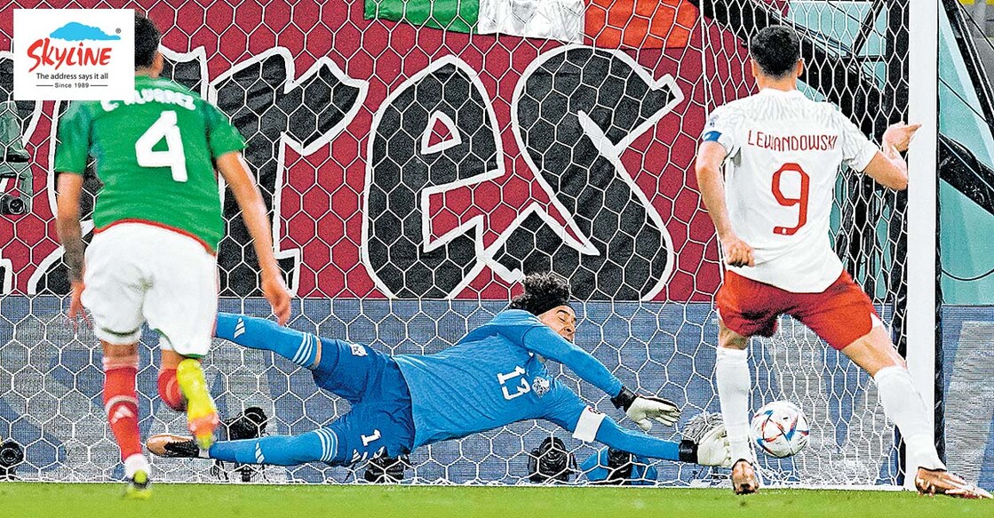 WCup Mexico Poland Soccer പോളണ്ട് താരം റോബർട്ട് ലെവൻഡോവ്സ്കിയുടെ പെനൽറ്റി ഷോട്ട് തടുക്കുന്ന മെക്സിക്കോ ഗോളി ഗില്ലർമോ ഒച്ചോവ.