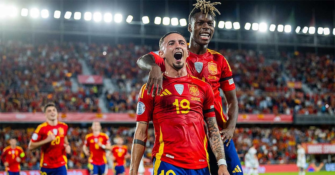spain-goal-celebration സ്വിറ്റ്സർലൻഡിനെതിരായ മത്സരത്തിൽ ഗോൾനേട്ടം ആഘോഷിക്കുന്ന സ്പാനിഷ് താരങ്ങൾ (സ്പെയിൻ ഫുട്ബോൾ പങ്കുവച്ച ചിത്രം)