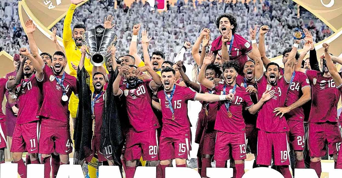 quatar-team ഖത്തർ ടീമംഗങ്ങൾ ട്രോഫിയുമായി ആഹ്ലാദത്തിൽ.