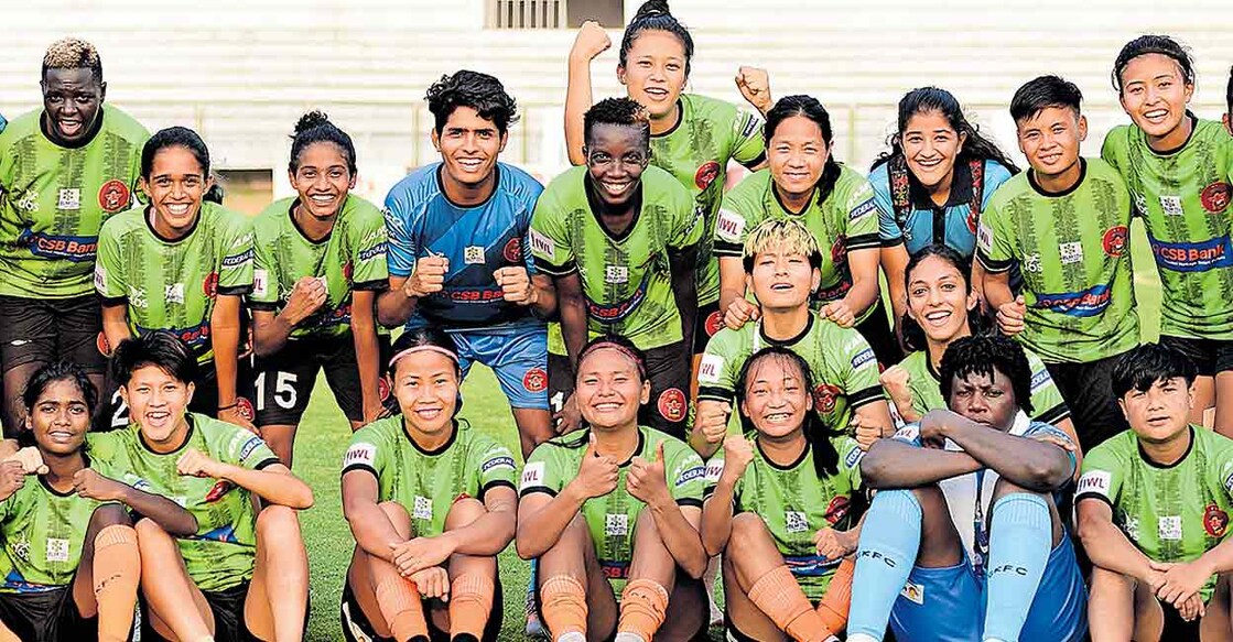 womens-league ഇന്ത്യൻ വനിതാ ലീഗ് ഫുട്ബോൾ സീസണിൽ രണ്ടാം സ്ഥാനത്തെത്തിയ ഗോകുലം ടീം. ചിത്രം:മനോരമ