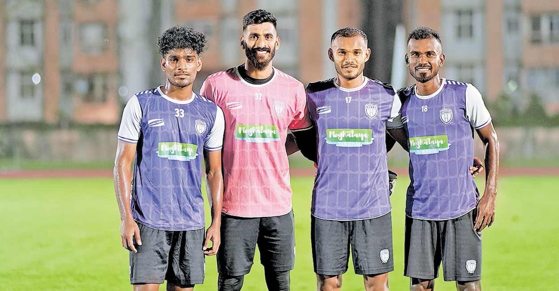 norteast-united-fc നോർത്ത് ഈസ്റ്റ് യുണൈറ്റഡിലെ മലയാളി താരങ്ങളായ ഷിഗിൽ നമ്പ്രത്ത്, കെ.മിർഷാദ്, ഗനി അഹമ്മദ് നിഗം, എം.എസ്. ജിതിൻ എന്നിവർ