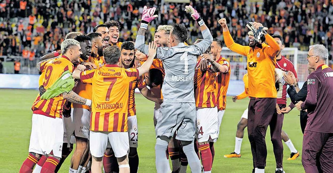 Turkey Soccer Super Cup Final ഗാലട്ടസറെയ് താരങ്ങളുടെ വിജയാഹ്ലാദം