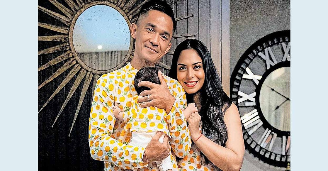 sunil-chhetri-3 ഛേത്രി ഭാര്യ സോനത്തിനും മകൻ ധ്രുവിനുമൊപ്പം.