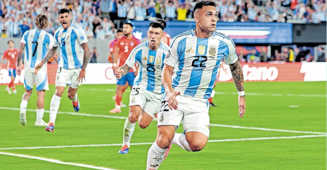 SOCCER-USA/ ചിലെയ്ക്കെതിരെ ഗോൾ നേടിയ അർജന്റീന താരം ലൗറ്റാരോ മാർട്ടിനെസിന്റെ (22) ആഹ്ലാദം