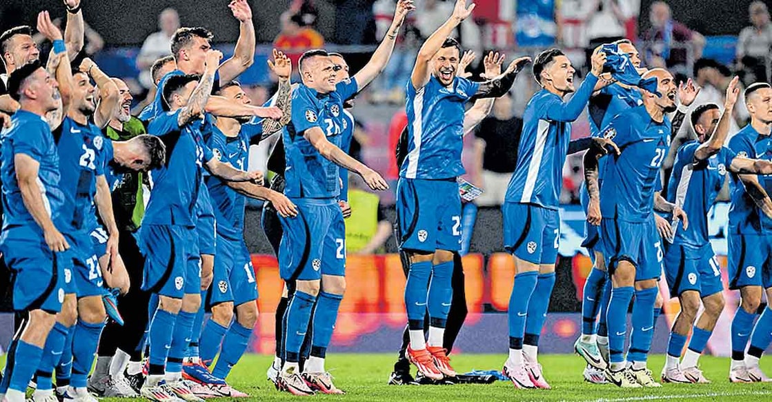 FBL-EURO-2024-MATCH29-ENG-SLO
ഇംഗ്ലണ്ടിനെതിരെ സമനില നേടിയതോടെ (0–0) യൂറോ കപ്പിന്റെ പ്രീ ക്വാർട്ടറിലെത്തിയ സ്ലൊവേനിയയൻ ടീമിന്റെ ആഹ്ലാദം