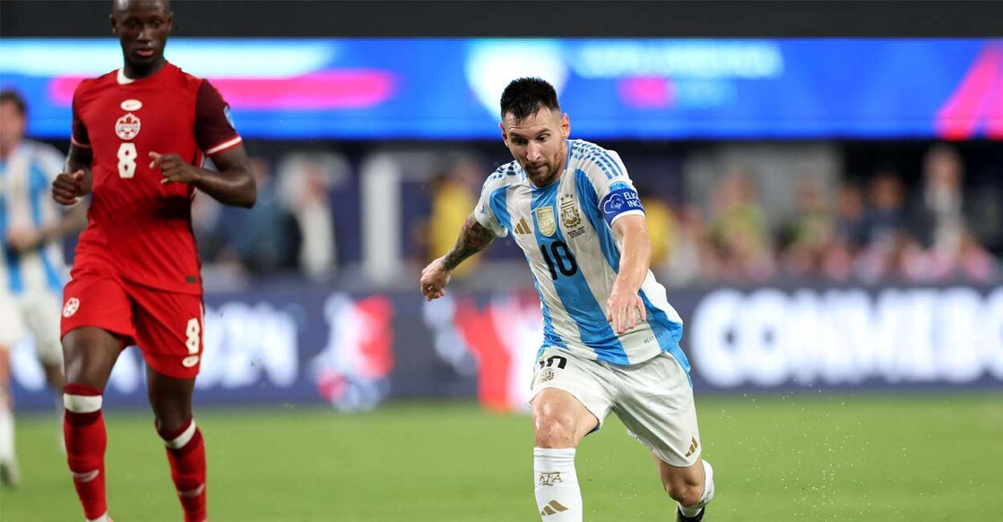 messi-argentina-vs-canada-1007 കാനഡയ്ക്കെതിരായ കോപ്പ അമേരിക്ക സെമിഫൈനലിൽ അർജന്റീന താരം ലയണൽ മെസ്സി. (Photo by CHARLY TRIBALLEAU / AFP)