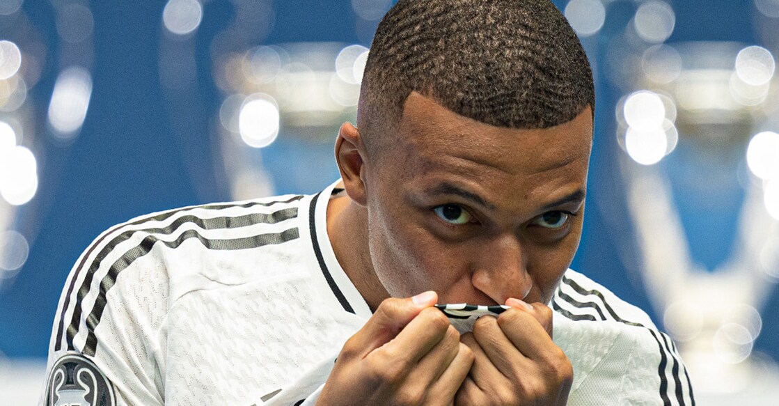 mbappe-1 റയൽ ജഴ്സിയിൽ ചുംബിക്കുന്ന എംബപെ. Photo: X@RealMadrid