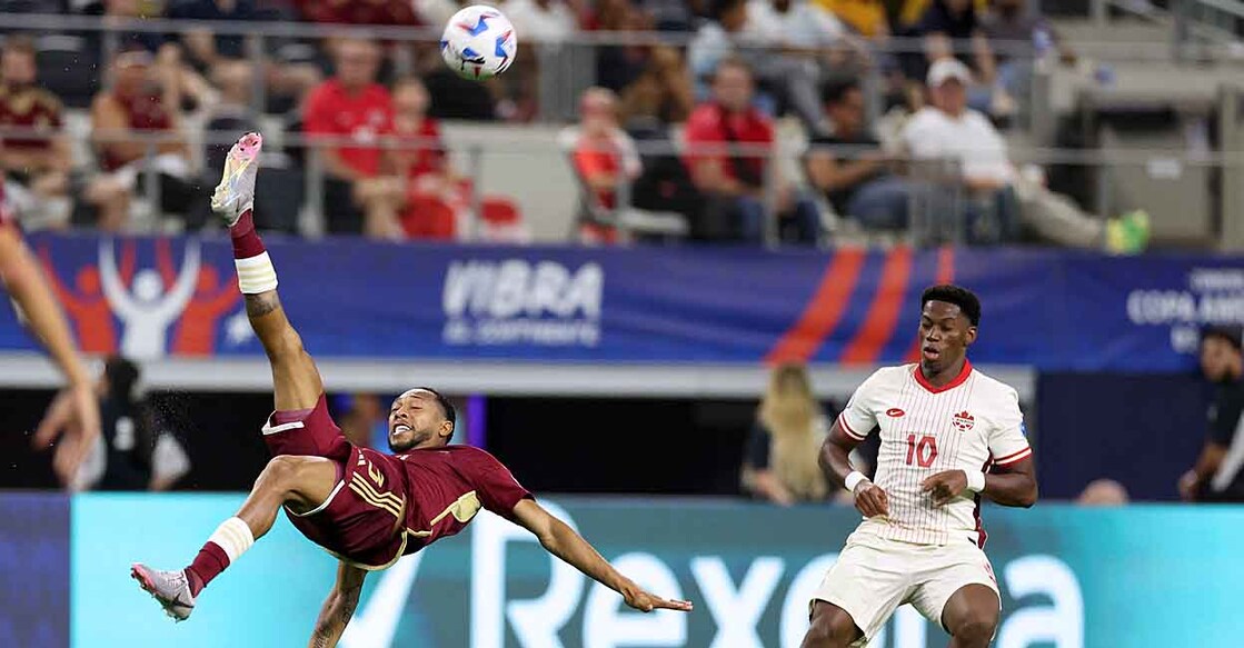 FBL-COPA AMERICA-2024-VEN-CAN കോപ്പ അമേരിക്ക ഫുട്ബോളിലെ വെനസ്വേല – കാനഡ ക്വാർട്ടർ ഫൈനൽ പോരാട്ടത്തിൽനിന്ന് (Photo by CHARLY TRIBALLEAU / AFP)