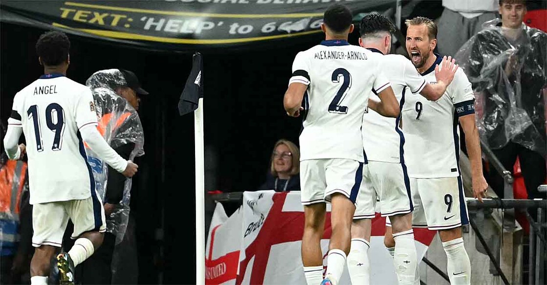 harry-kane-goal-celebration ഇരട്ടഗോൾ നേടിയ ക്യാപ്റ്റൻ ഹാരി കെയ്ന് സഹതാരങ്ങളുടെ അഭിനന്ദനം (Photo by JUSTIN TALLIS / AFP)