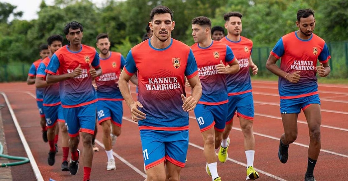 kannur-warriors സൂപ്പർ ലീഗ് കേരളയിൽ മത്സരിക്കുന്ന കണ്ണൂര് വാരിയേഴ്സ് എഫ്സി താരങ്ങൾ പരിശീലനത്തിൽ (സൂപ്പർ ലീഗ് കേരള പങ്കുവച്ച ചിത്രം)