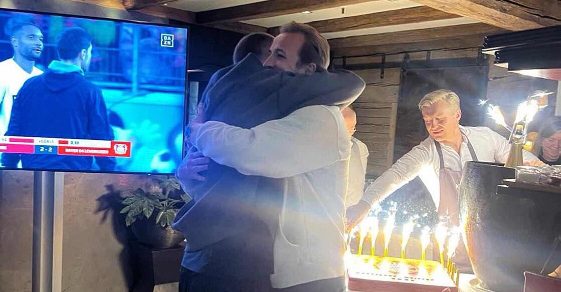 harry-kane-celebration ബയേർ ലെവർക്യൂസനെ ഫ്രീബർഗ് 2–2ന് സമനിലയിൽ തളച്ചതോടെ ബുന്ദസ് ലിഗ കിരീടം ഉറപ്പിച്ച ബയൺ മ്യൂണിക്കിന്റെ ഇംഗ്ലിഷ് താരം ഹാരി കെയ്നിന്റെ ആഹ്ലാദം (എക്സിൽ നിന്നുള്ള ദൃശ്യം)