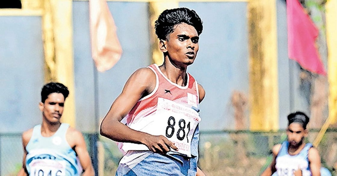 കുന്നംകുളത്തു നടക്കുന്ന സംസ്ഥാന സ്കൂൾ കായികോത്സവത്തിൽ ജൂനിയർ ആൺകുട്ടികളുടെ 400 മീറ്ററിൽ സ്വർണത്തിലേക്കു കുതിക്കുന്ന പാലാ സെന്റ് തോമസ് എച്ച്എസ്എസിലെ എസ്.മുഹമ്മദ് സ്വാലിഹ്.   
