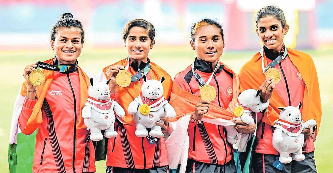 relay-team-asian-games-2018 2018 ഏഷ്യൻ ഗെയിംസിൽ 4–400 മീറ്റർ വനിതാ റിലേയിൽ സ്വർണം നേടിയ ഇന്ത്യൻ ടീം അംഗങ്ങളായ സരിതാബെൻ ഗെയ്ക്വാദ്, വി.കെ.വിസ്മയ, ഹിമ ദാസ്, എം.ആർ. പൂവമ്മ എന്നിവർ.