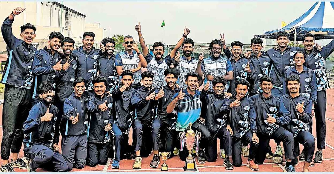 mg അഖിലേന്ത്യാ അന്തർ സർവകലാശാല പുരുഷവിഭാഗം അത്ലറ്റിക്സിൽ ഓവറോൾ കിരീടം നേടിയ കാലിക്കറ്റ് സർവകലാശാല ടീം