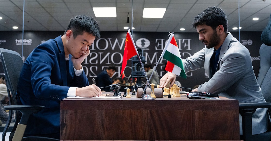 gukesh-ding-liren ഡിങ് ലിറനും ഗുകേഷും മത്സരത്തിനിടെ. Photo: X@InternationalChessFederation