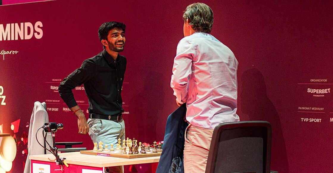 gukesh-carlsen ഡി.ഗുകേഷും മാഗ്നസ് കാൾസനും (ഫയൽ ചിത്രം)