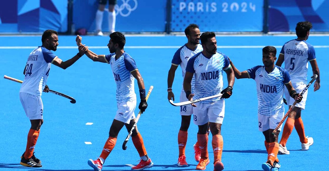 FHOCKEY-OLY-PARIS-2024-IND-ARG അർജന്റീനയ്ക്കെതിരായ ഗ്രൂപ്പ് മത്സരത്തിൽ ഗോൾ നേടിയ ഇന്ത്യൻ താരങ്ങളുടെ ആഹ്ലാദം (Photo by Ahmad GHARABLI / AFP)