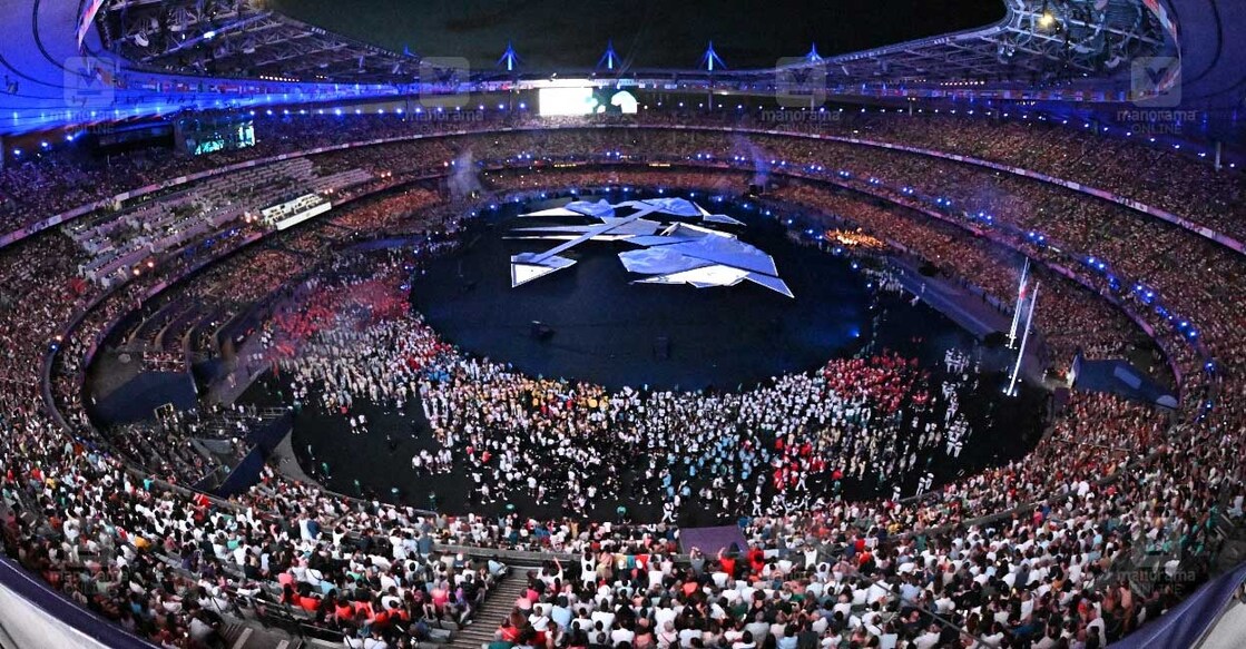 OLY-PARIS-2024-CLOSING ഒളിംപിക്സ് സമാപന പരിപാടിയിൽനിന്ന്. ചിത്രം∙ മനോജ് ചേമഞ്ചേരി, മനോരമ