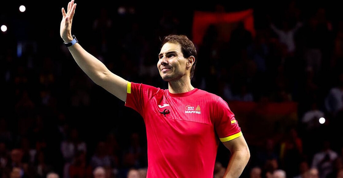 ആരാധകരെ അഭിവാദ്യം ചെയ്യുന്ന റാഫേൽ നദാൽ. Photo: X@DavisCup