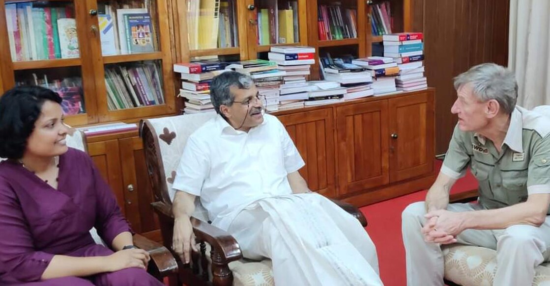 പ്രഫ. മിറൻ മൊസെറ്റികിനൊപ്പം  പ്രഫ. സാബു തോമസും ഡോ. ജോസ്മിൻ പി. ജോസും