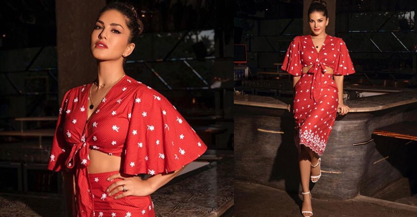 sunny-leone-in-red-crop-top-and-skirt sunny-leone-in-red-crop-top-and-skirt