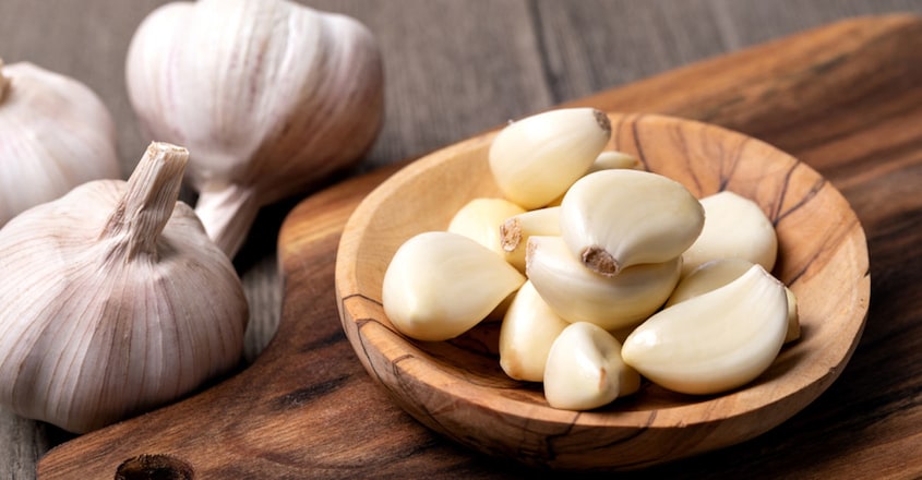 use-garlic-to-prevent-ageing-of-skin use-garlic-to-prevent-ageing-of-skin