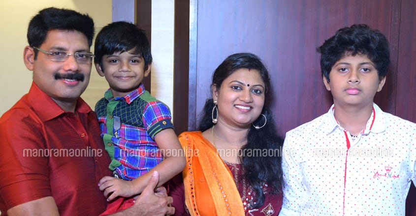 anish-ravi-family anish-ravi-family