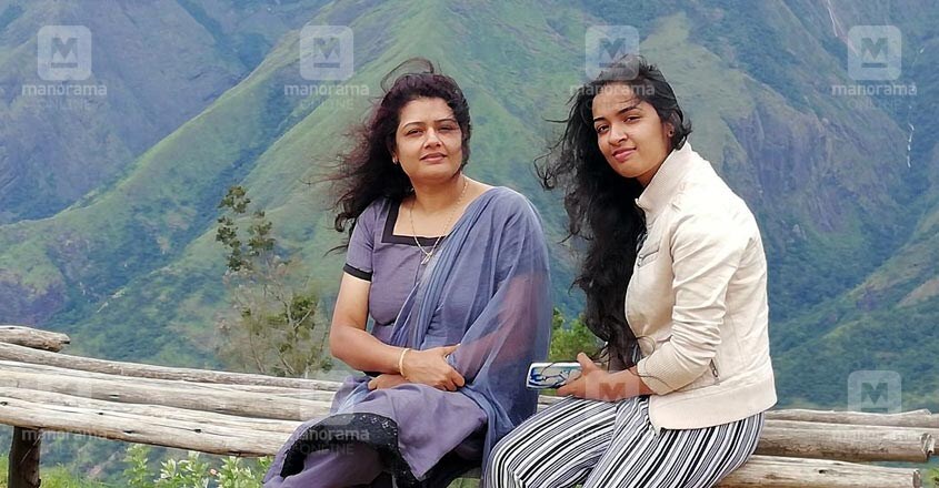 mersheena-neenu-2 mersheena-neenu-2