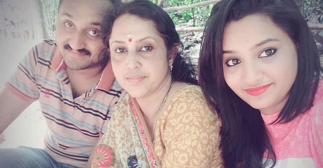 actress-pratheeksha-pens-note-on-mother-s-death-anniversary