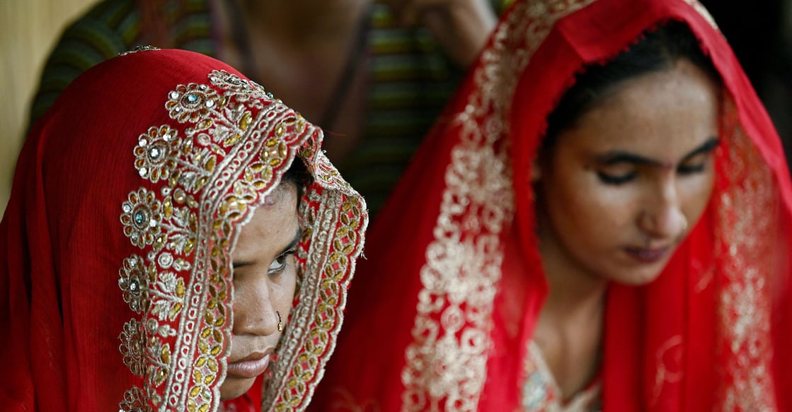 PAKISTAN-CLIMATE-GIRLS പാക്കിസ്ഥാനിലെ ദാതു പ്രവിശ്യയിൽ വിവാഹിതരാകുന്ന പതിമൂന്നും പതിനാലും വയസ്സുള്ള പെൺകുട്ടികൾ∙ ചിത്രം: എഎഫ്പി