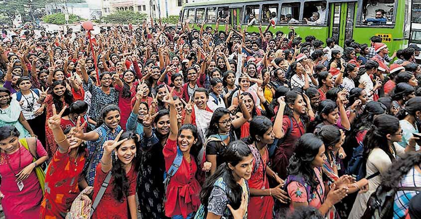 jingle-bells-in-college-campus2 jingle-bells-in-college-campus2