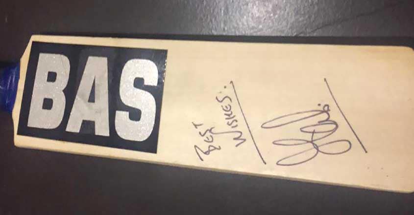 mahi-bat-autograph mahi-bat-autograph