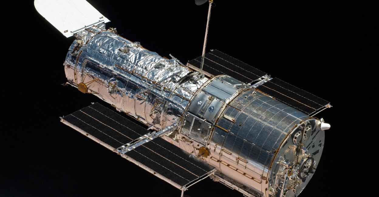 hubble-space-telescope hubble-space-telescope