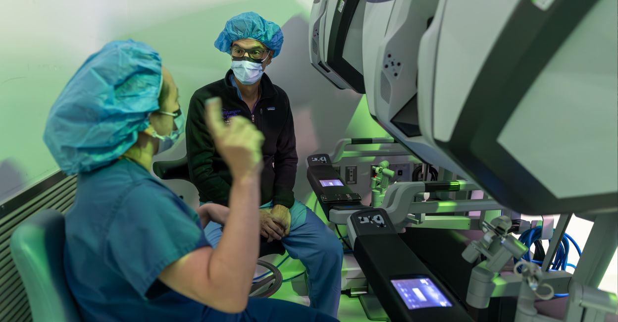 രണ്ട് ശ്വാസകോശങ്ങളും മാറ്റിവച്ചു, ശസ്ത്രക്രിയ ചെയ്തത് റോബട്ട്; ഇത് ലോകത്തിൽ ആദ്യം!