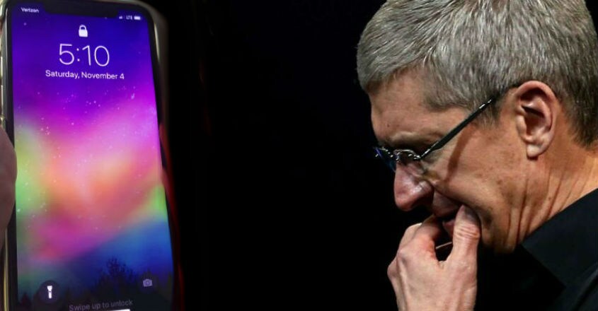 tim-cook-iphone-x tim-cook-iphone-x