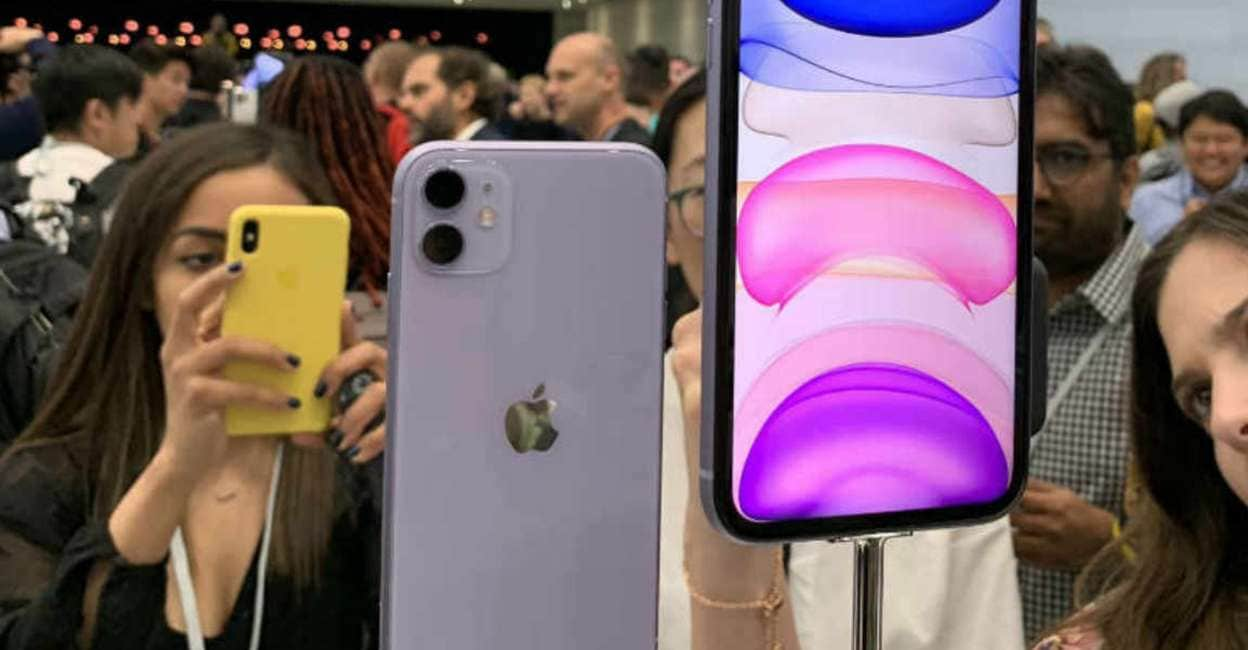 Живой 11. Iphone 11 Purple в живую. Iphone 11 Purple Green селфи. Айфон в жизни. Айфон 11 в реальной жизни.